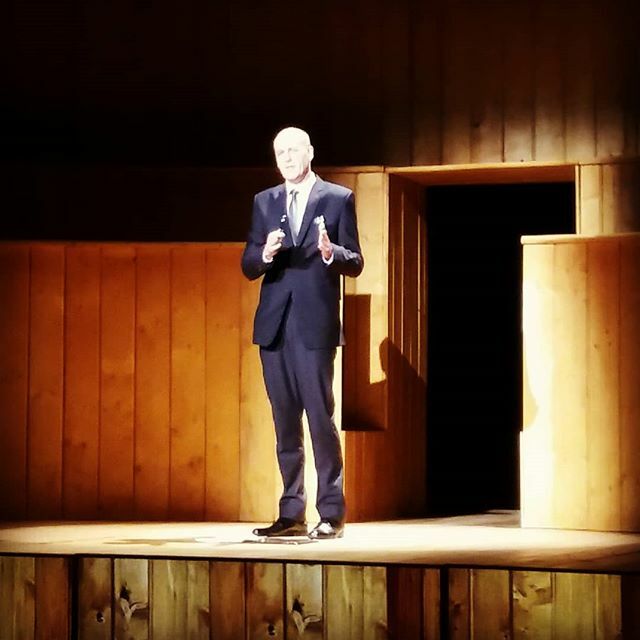 MTothJournalist's tweet photo. Seres Zoltán a Trianon sajtóbemutatóján, a Vörösmarty Színházban, Szikora János rendezésében. Csak akkor, ha TÉNYLEG hajlandó vagy kérdések feltevésére... #színház #szinhaz #székesfehérvár #szekesfehervar #vörösmartyszínház #vorosmartyszinhaz #Trianon #szikorajános #szikoraj… https://t.co/UH2CF7VHKX
