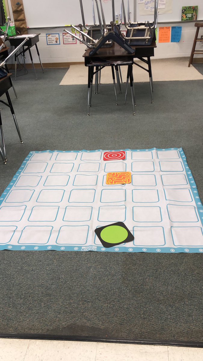 Tech_Shorty's tweet image. @CarverElem getting ready for the Southside Tech night! #robotraces @GWCARVER_LC #codingrobots #IamCS