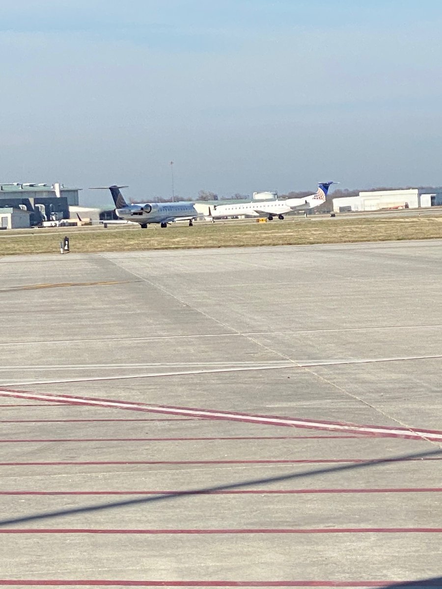 garadf's tweet image. It’s a bird ... no, two birds! Team SGF just delivered twins ... on-time. ✈️ ✈️ #winningthelines