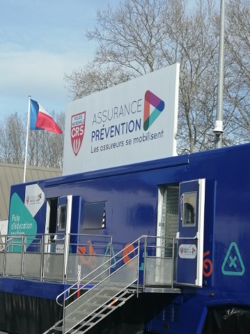 mfrgarachon's tweet photo. Opération 100% #SecuriteRoutiere à #Lambesc avec les #CRS et la police municipale pour les #2ndePro, sous forme de plusieurs ateliers : d'abord une sensibilisation générale, puis de la conduite moto bloquée pour présenter les gestes de conduite.
#MFR #MFRGarachon https://t.co/kO8pDuo611