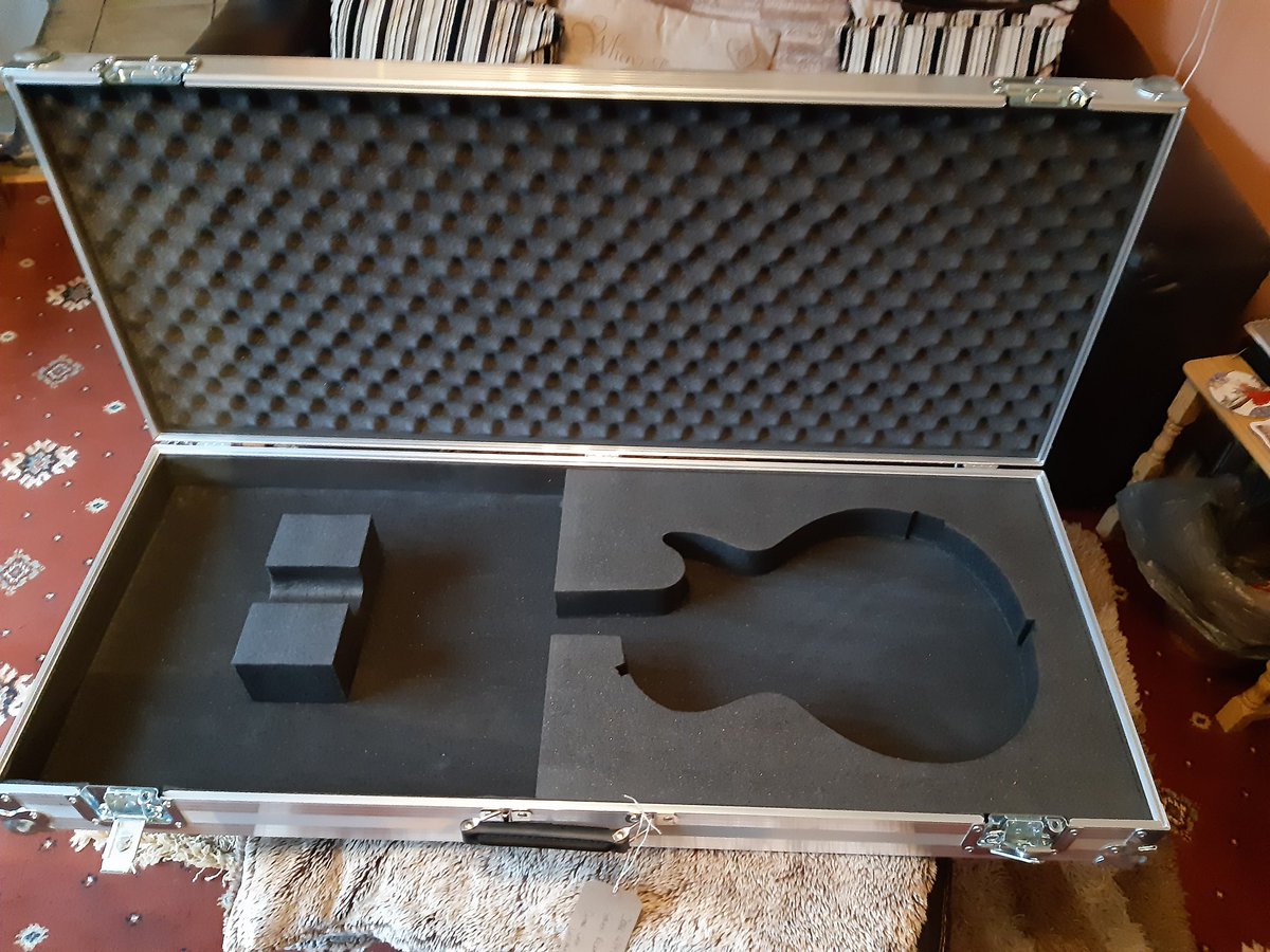 Draig1967's tweet photo. Another great product from @Flightcase_WH Custom Pro Case for my Les Paul, I'm sure this case would survive a direct bomb strike!! Thanks again, great service and products!! https://t.co/0jgaVkJ1k3