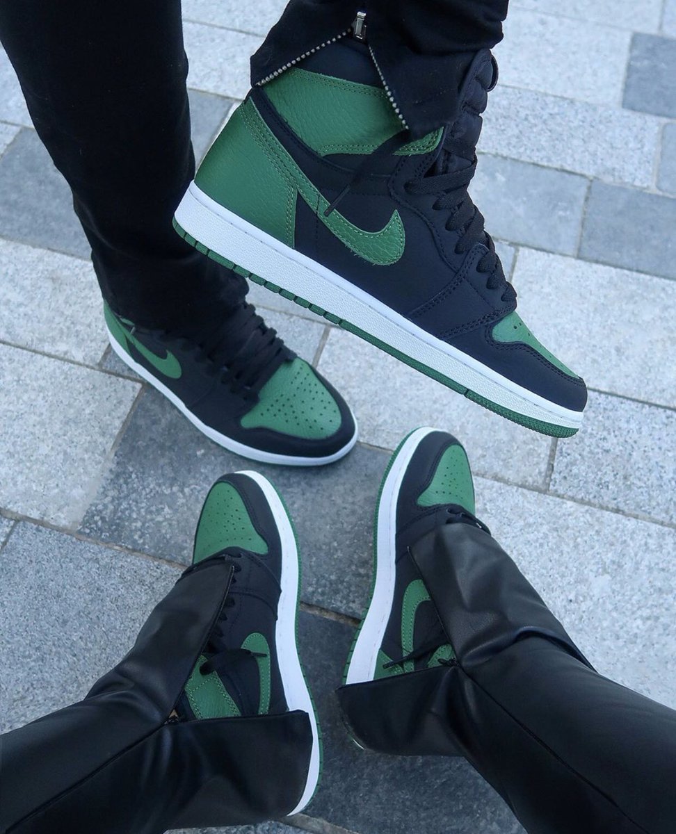 type of pictures you show your kids so they know how fly you really are 😌🥱🖤