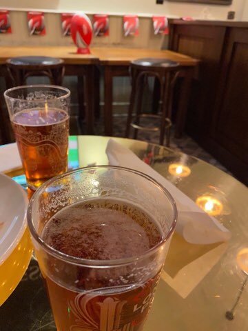 Spent an enjoyable afternoon <a href="/Pavilionendpub/">pavilionend</a> at a Q&amp;A with <a href="/LewisMoody7/">Lewis Moody</a> The @Fullers London Pride and burgers were pretty good too!