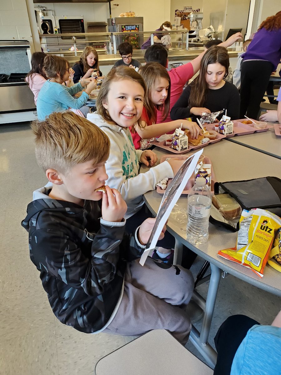 WESpolarbears's tweet image. Our GR4 and GR5 students considered #MathMax ‘s challenge over lunch today @MathMax_andMrsB  #TeamNorthern #WESdriven2succeed