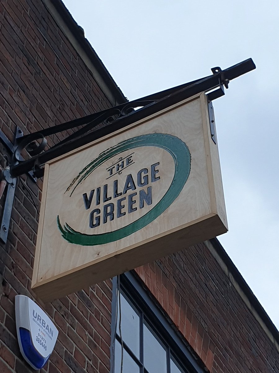 1st visit to new <a href="/VillageGreenPub/">TheVillageGreenPub</a> Muswell Hill, new pub from <a href="/LaineBrewCo/">Laine Brew Co</a>. Even worse than usual complete nightmare getting here on the bus, but my effort was rewarded by cask <a href="/HammertonBrew/">Hammerton Brewery</a> N1 in perfect condition.