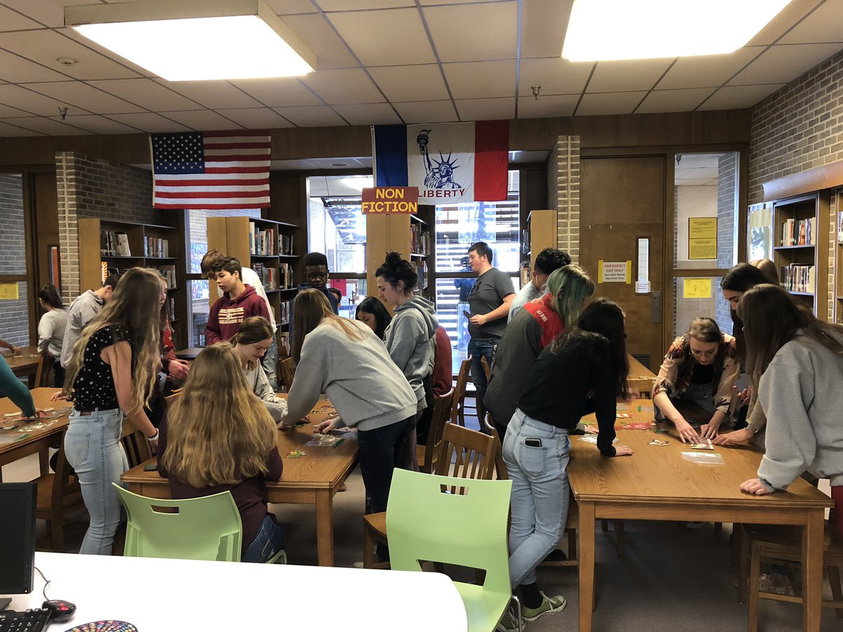 MrJShuppFCPS's tweet photo. English 11 using communication and teamwork to problem solve and build a positive classroom culture #OneSchoolNoLimits #GoBigInBrunswick https://t.co/WN5NpBE7ks