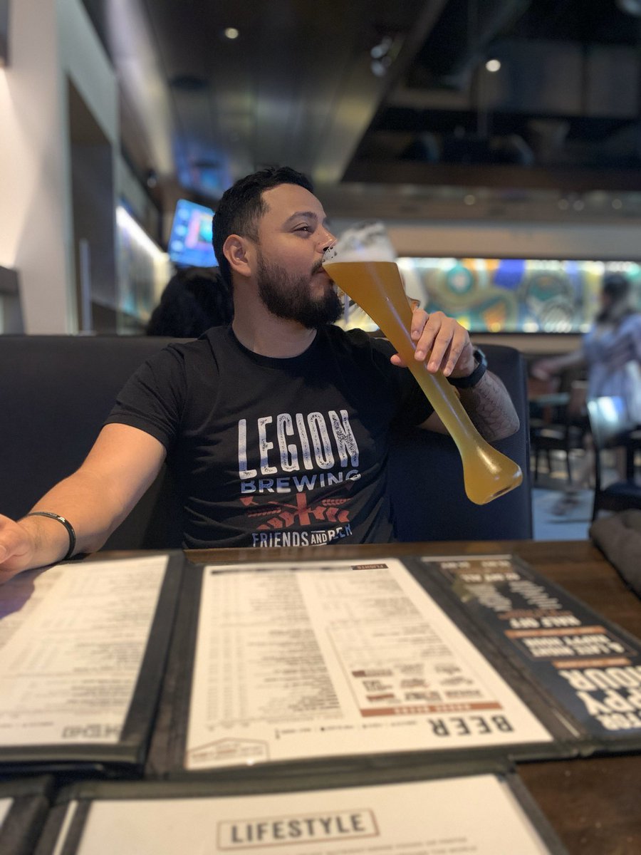 karlgranados24's tweet photo. Half a yard 32oz @WynwoodBrewing LACES IPA #happyhour #yardhouse #itsabeerlife #craftbeer #miamibeach #craftbeerblogger #beervice https://t.co/4yYFGxxvvw
