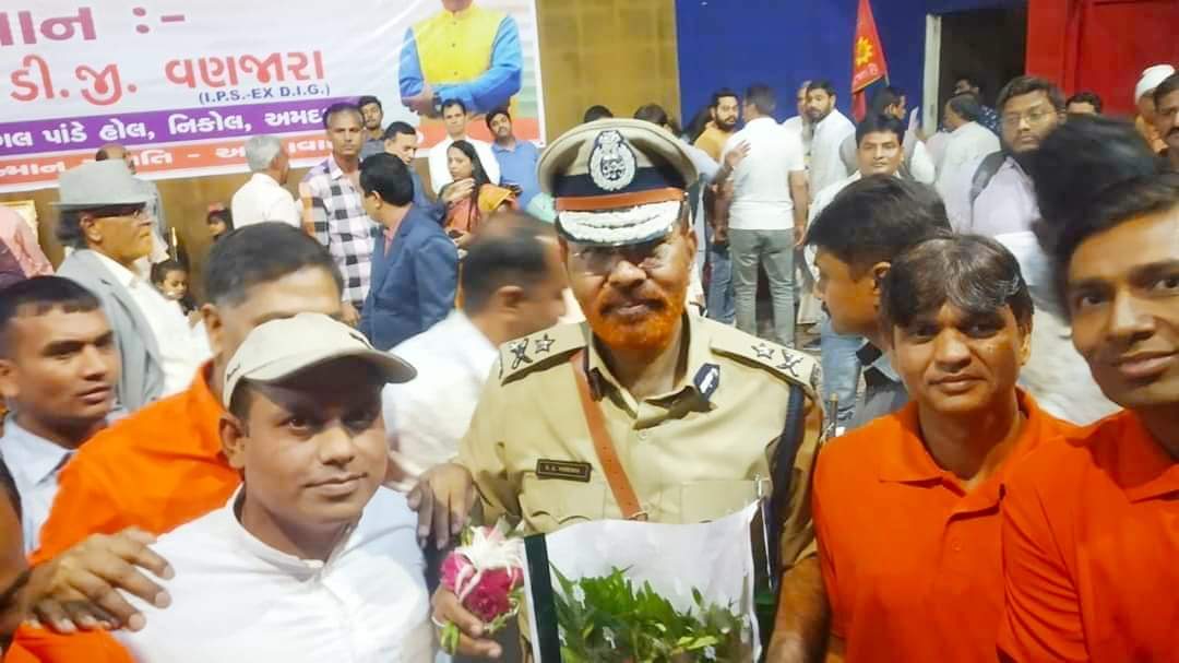 SadhakParivar's tweet photo. भारत के ऐसे पहले व्यक्ति जिनका #रिटायरमेंट के बाद #प्रमोशन हुआ है,वो है #ब्रह्मज्ञानी संत श्री आशाराम बापूजी के दबंग साधक श्री @VanzaraDg जी (Ex IPS Officer,Crime Branch: DIG of Police,ATS: Gujarat State)

उनके सम्मान समारोह में अहमदाबाद युवा सेवा संघ ने भी उनका #सम्मान किया ! https://t.co/r0J66LSryD