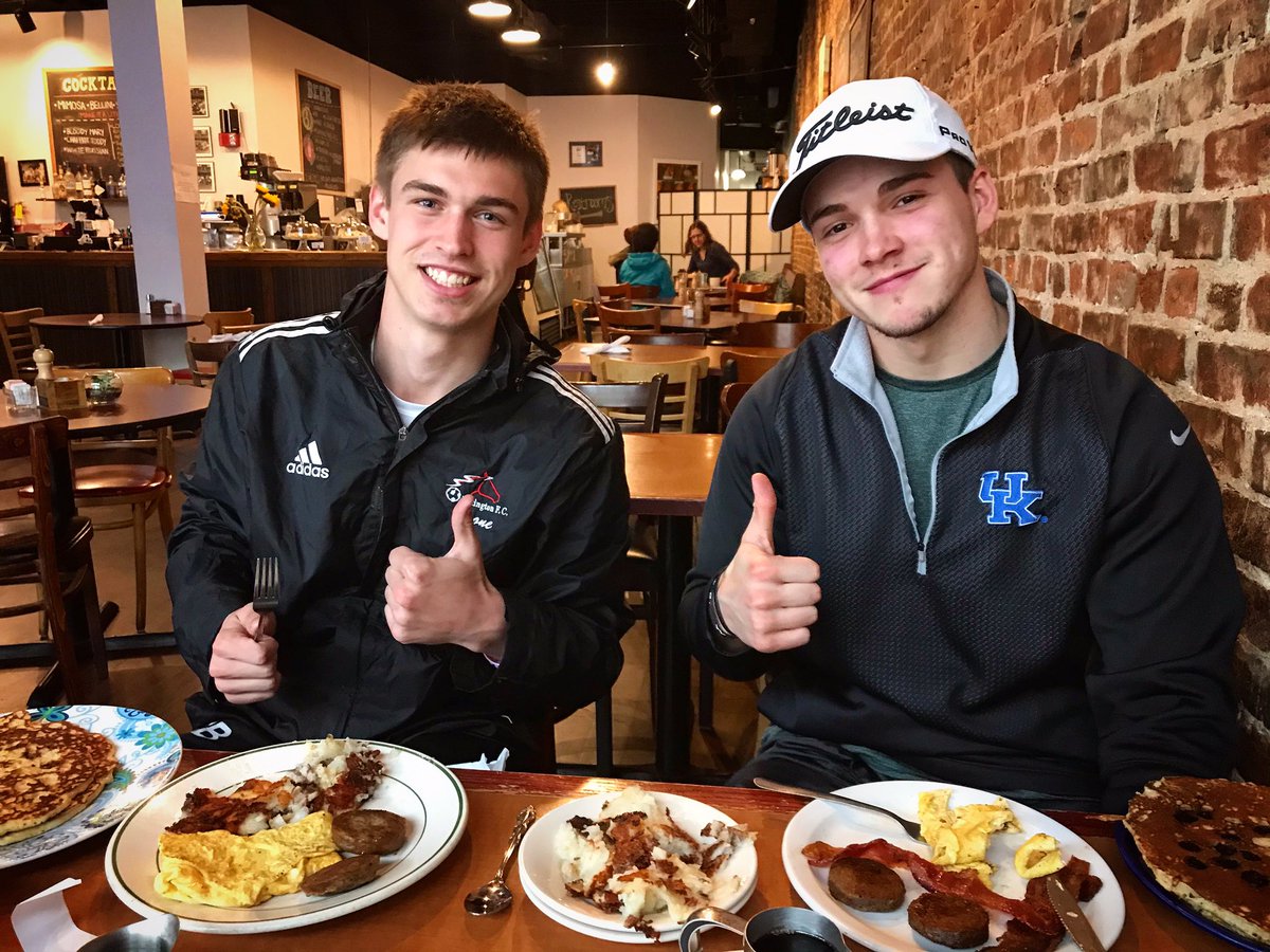 TeamHDI's tweet photo. Senior Healthy Devils checking out one of our great supporters @avocadogrill 🙌🏼

Alfalfa Restaurant has been a Lexington staple since 1973. Keeping It Local &amp; Keeping Lexington Nourished. 

Thank you for Supporting the Healthy Devils! 

#HealthyDevils #SupportLocal
#BuyLocal https://t.co/BqOxdPSnZM