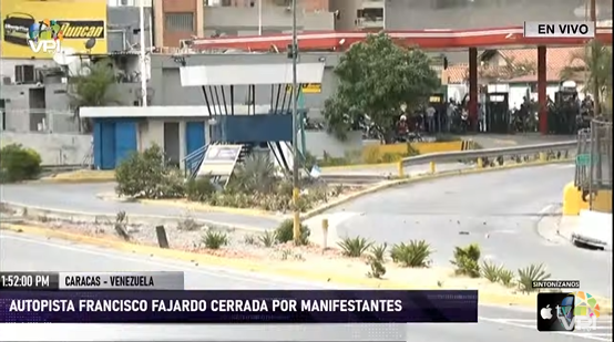 #10Mar Manuel Fajardo (<a href="/Mfajardo835/">Manuel Fajardo</a>), periodista:  "La autopista Francisco Fajardo está trancada por enfrentamientos entre los cuerpos de seguridad y manifestantes" 
Vía <a href="/VPITV/">VPItv</a>