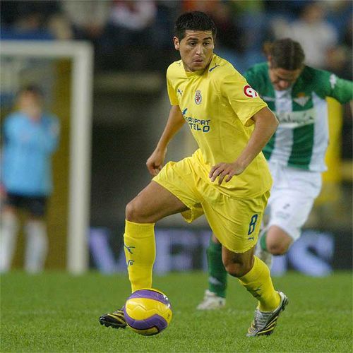 TyCSports's tweet photo. ¡Poné a prueba tu memoria! Villarreal cumple 97 años y recordamos algunos de los argentinos que pasaron por el Submarino Amarillo. 

¿Qué otros nombres recordás? 🟡👑 https://t.co/HhRBBI0m0G
