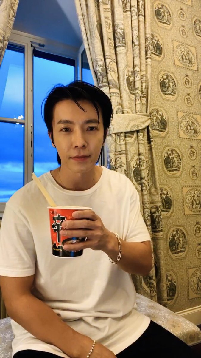 merman861015's tweet photo. 2020.03.11 #Donghae Youtube Live {1} https://t.co/kbHD9oqQIU