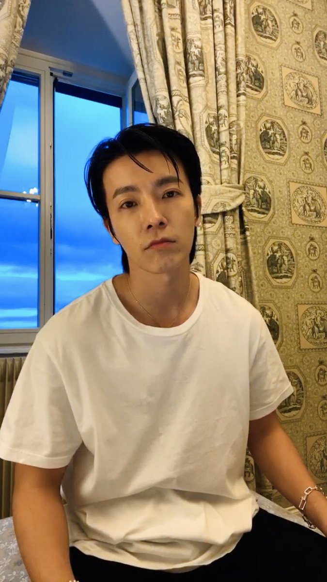 merman861015's tweet photo. 2020.03.11 #Donghae Youtube Live {1} https://t.co/kbHD9oqQIU