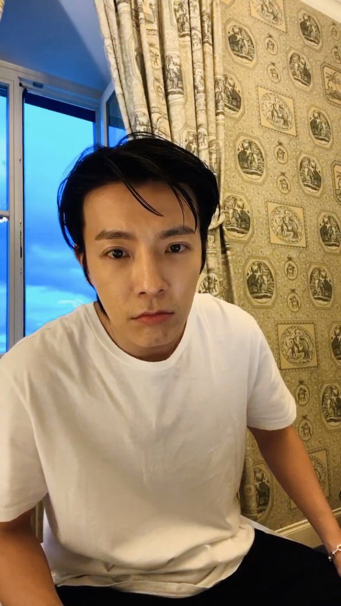 merman861015's tweet photo. 2020.03.11 #Donghae Youtube Live {1} https://t.co/kbHD9oqQIU