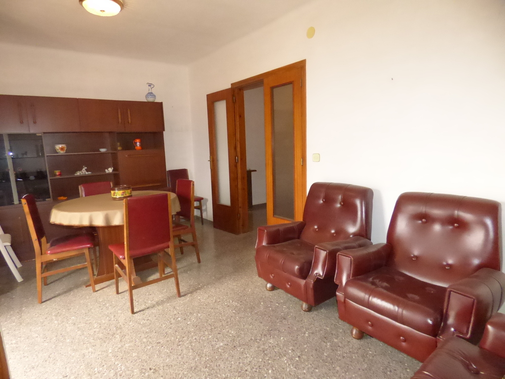 FinquesQuim's tweet image. Piso de origen económico con 3 habitaciones y con buenas vistas  🌳 🌊
preguntar por la referencia P1361  👉  qoo.ly/34trx9
finquesquim.com  ☎ 937613265-661406521