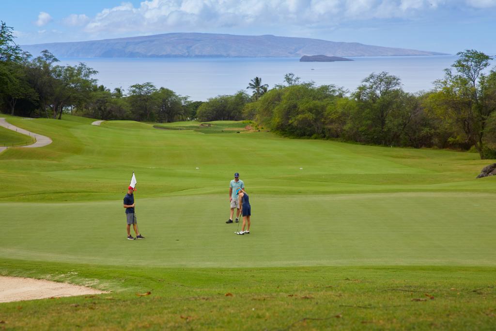 ResidencesHI's tweet photo. Hit the links at Wailea Beach Villas. But be careful, it's easy to lose track of the ball when looking at the views! Best offers in our bio ⛳ 

#beach #vacay #wanderlust #beautifuldestinations #travelgram #hawaii #gohawaii https://t.co/y3acCmQFEk