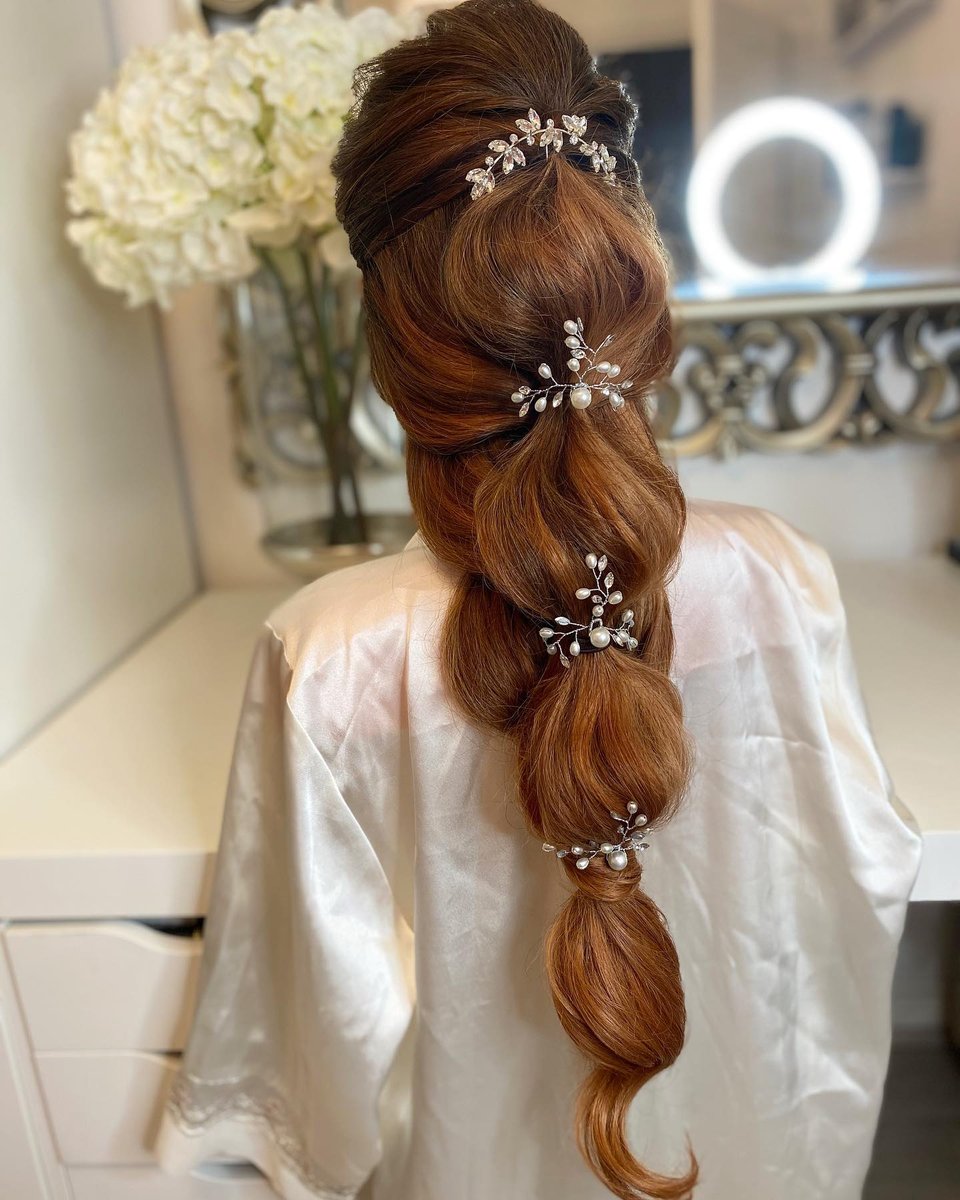 Beautiful hair by <a href="/jodiemakeupuk/">Jodie A Smith</a> using our Ultimate 24 inch clip ins!!

Giving us mega bridal Inso over here 👰🏼

Our Ultimate Clip Ins are our thickest extensions to date giving you a whopping 280gms of the best quality human hair that can be heat styled and custom coloured!