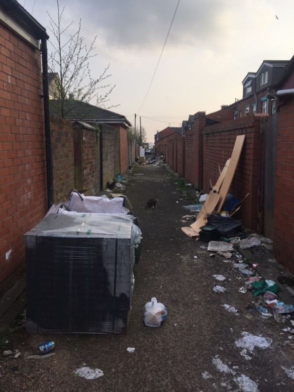 OldhamCouncil's tweet photo. The #GreatBritishSpringClean is a great opportunity to show you love where you live. Why not do #yourbit and sign up to help? You could do your own litter pick or join a local one. Find out more at https://t.co/BlSXsnJqTR https://t.co/tTeec5iX2R