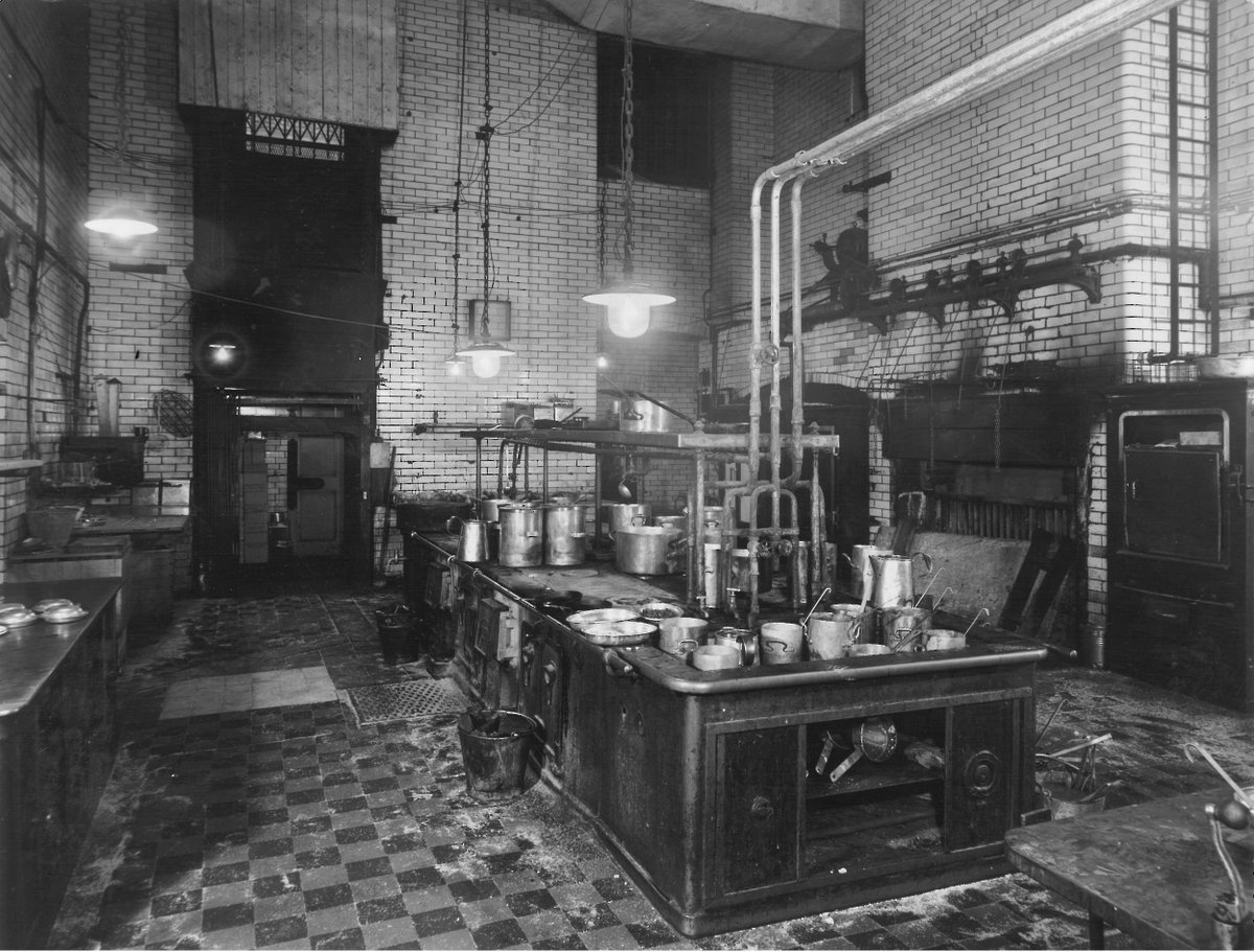 In these very kitchens, generations of our talented chefs have created the traditional British classics served on our delicious Bill of Fare. We would love to hear about your first visit to Simpson's in the comments below. #SimpsonsintheStrand ow.ly/8TIx50yAvXC