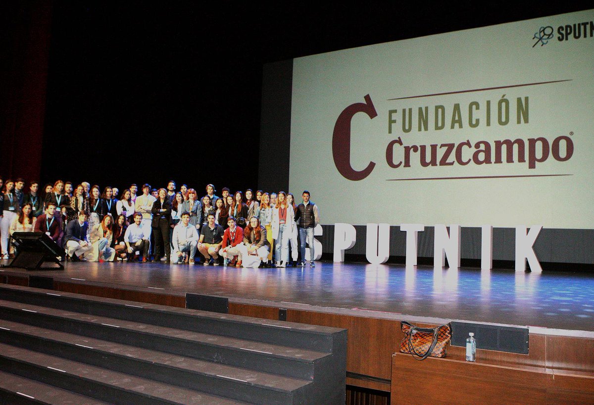 ClaudiaGuardiol's tweet photo. Estamos con 500 jóvenes con muchas ganas de hacer grandes cosas en @321_sputnik . Actitud y talento para El Mundo que Viene. https://t.co/6D2n5LVcLC