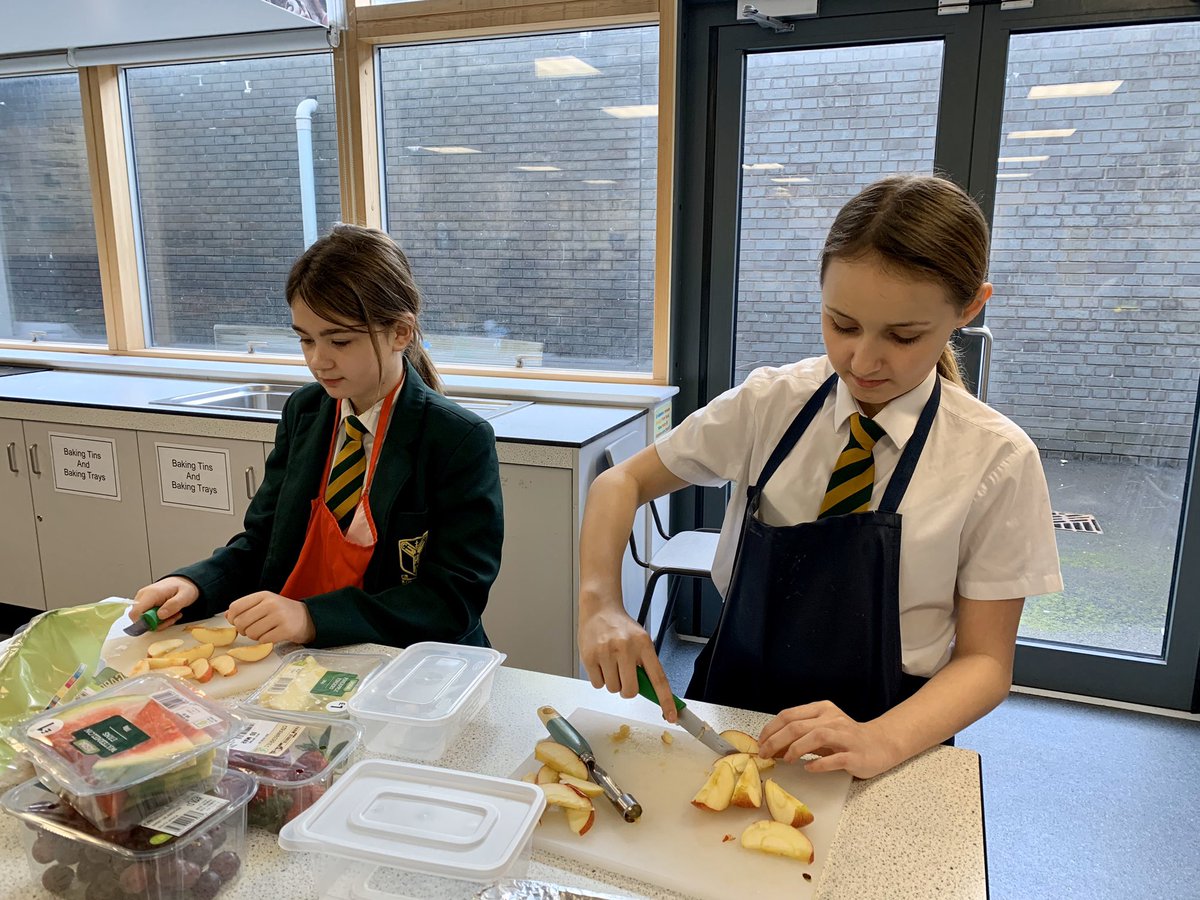 ArchbishopFood's tweet photo. A new rotation of Year 7’s carrying out their first practical - Fantastic job everyone, you should all be very proud!🍓🍌🥝 #Fruitsalad #5aday https://t.co/hnI1Es9yCA