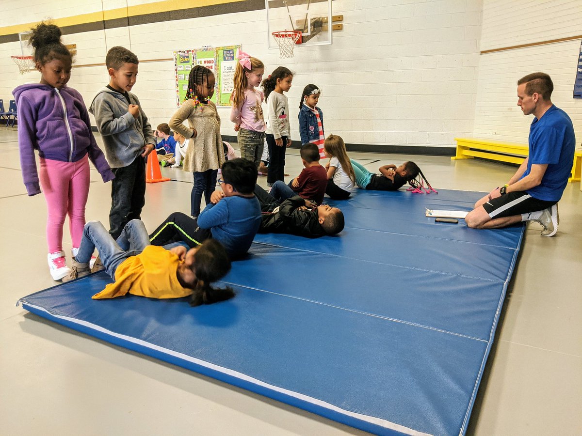 lckdarkhorses's tweet photo. Practicing Repetition with Basketball skills in P.E. while students complete Fitness Renaissance activities with Mr. Smith! https://t.co/i4kpxbq7fC