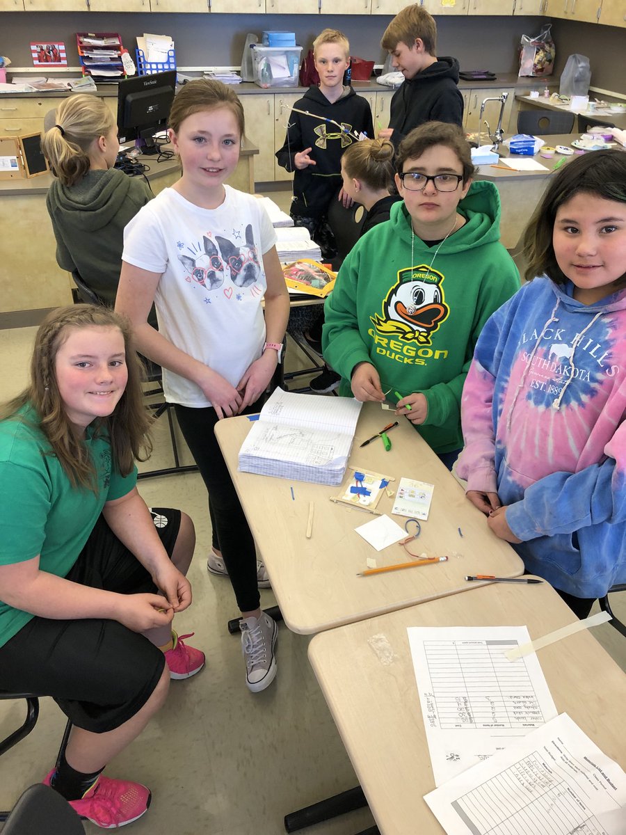 GaylaHammer's tweet photo. A cell phone can represent a plant cell. #LMS6thgrade https://t.co/ycKYZXAskY