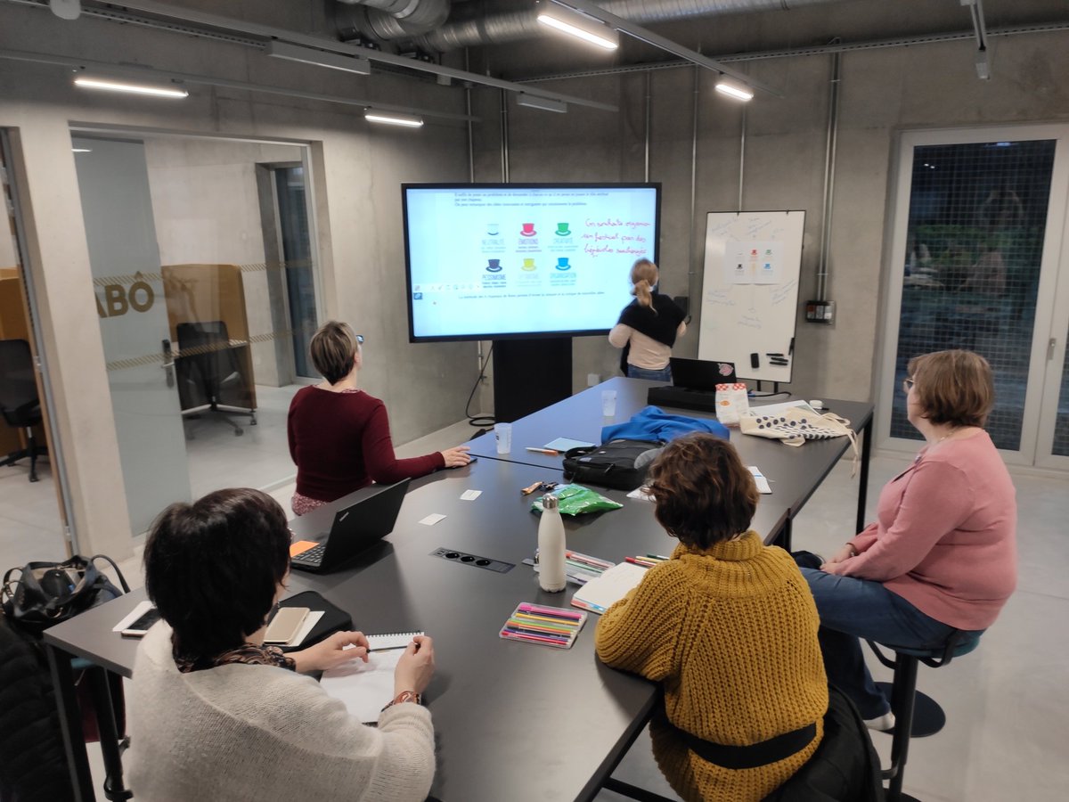 agilenormandie's tweet image. Début de d'atelier #Agile avec les chapeaux de Bono, pour ce troisième Mardi Meetup de Saint-Lô. Dans les locaux de Îlo21 de @manchenumerique
#stlo #normandie #pagile