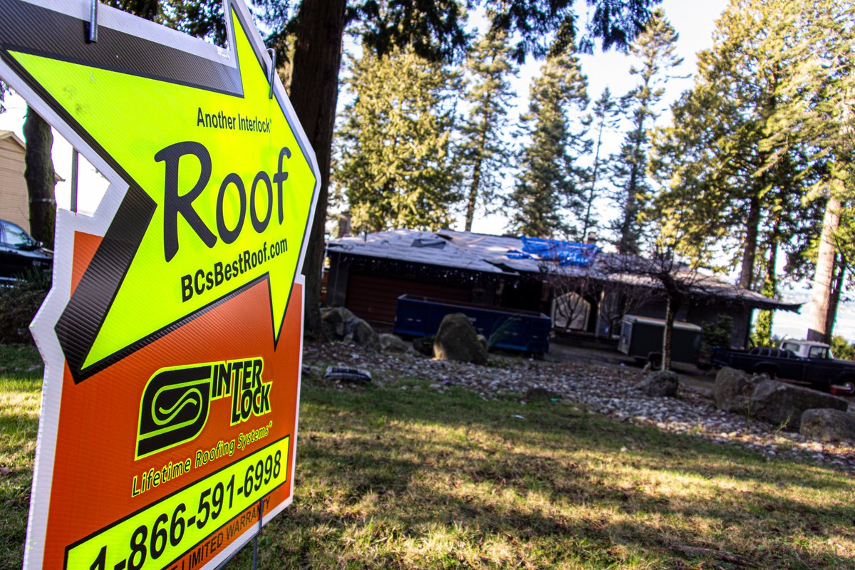 metalroofing's tweet photo. South Surrey, BC — New install underway in the Crescent Beach area. Interlock Deep Charcoal Slate with Copper Penny Valleys and hidden IB Gutters.
#crescentbeach #crescentpark #metalroofing #interlockroofing #southsurrey https://t.co/3hS0kHrbUb