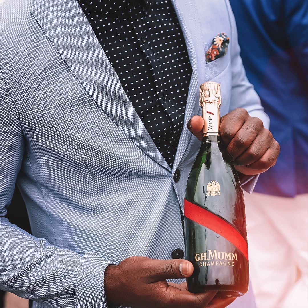 Last minute gifts s/he'll appreciate... 🍾🎁 
#GHMumm