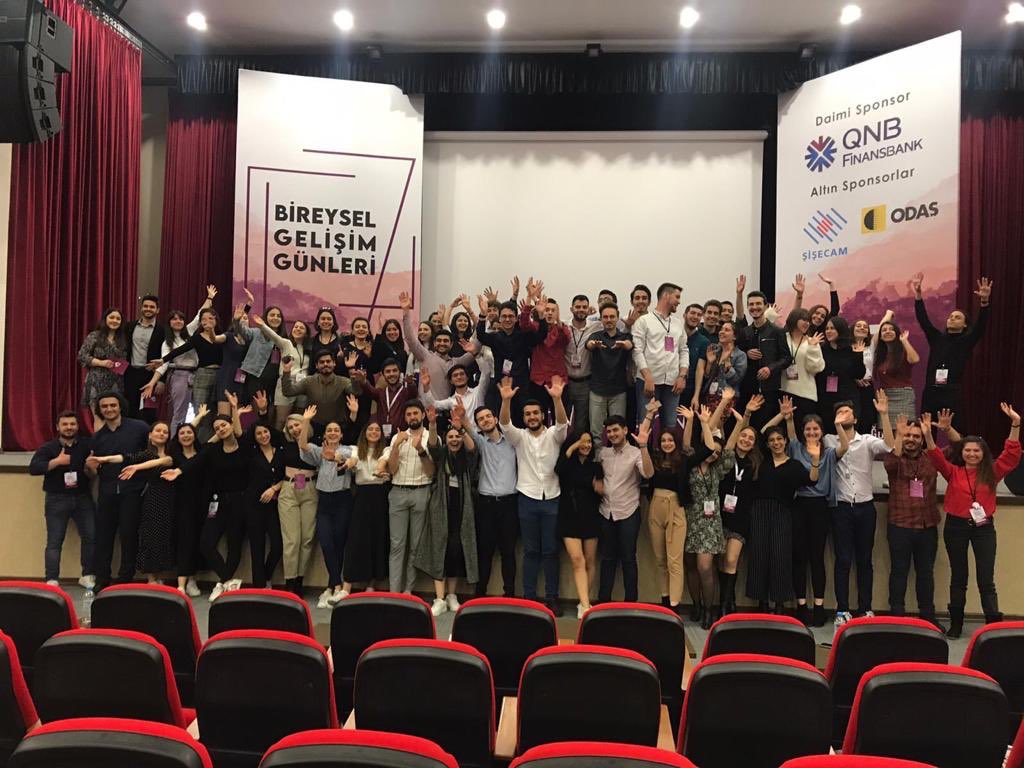 10 konuşmacı, 500’ün üzerinde katılımcıyla Bireysel Gelişim Günleri etkinliğimizi gerçekleştirdik. Katılan ve emeği geçen herkese teşekkür ederiz! 💜
#SeninHikayenNe