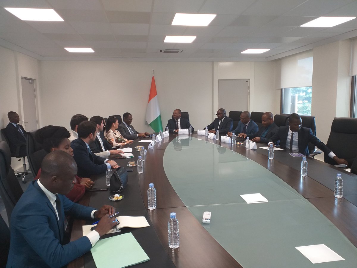 MinCGP_ci's tweet photo. Dans le cadre de la politique de promotion des investissements étrangers, le Min @ClaudeIsaac_De a accordé, cet après-midi, une audience à une délégation portugaise, en mission économique, conduite par SEM Koffi Fana, Amb de la #CIV225 au #Portugal. #Gouvci https://t.co/5OihzBmuJA