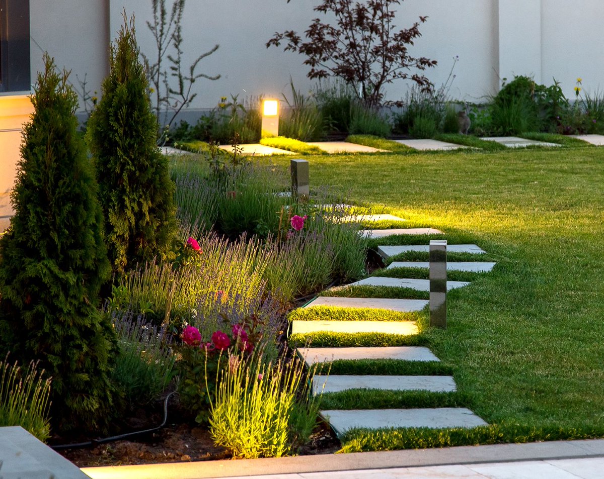 #TicketTuesday How would you reinvent your home ENTRYWAY? 
Tell us your answers on our Facebook Event Page bit.ly/2IdbL2G for a chance to win tickets to the Fairgrounds Southern Ideal Home Show! 
#Raleighhomeshow #Raleigh #landscapedesign