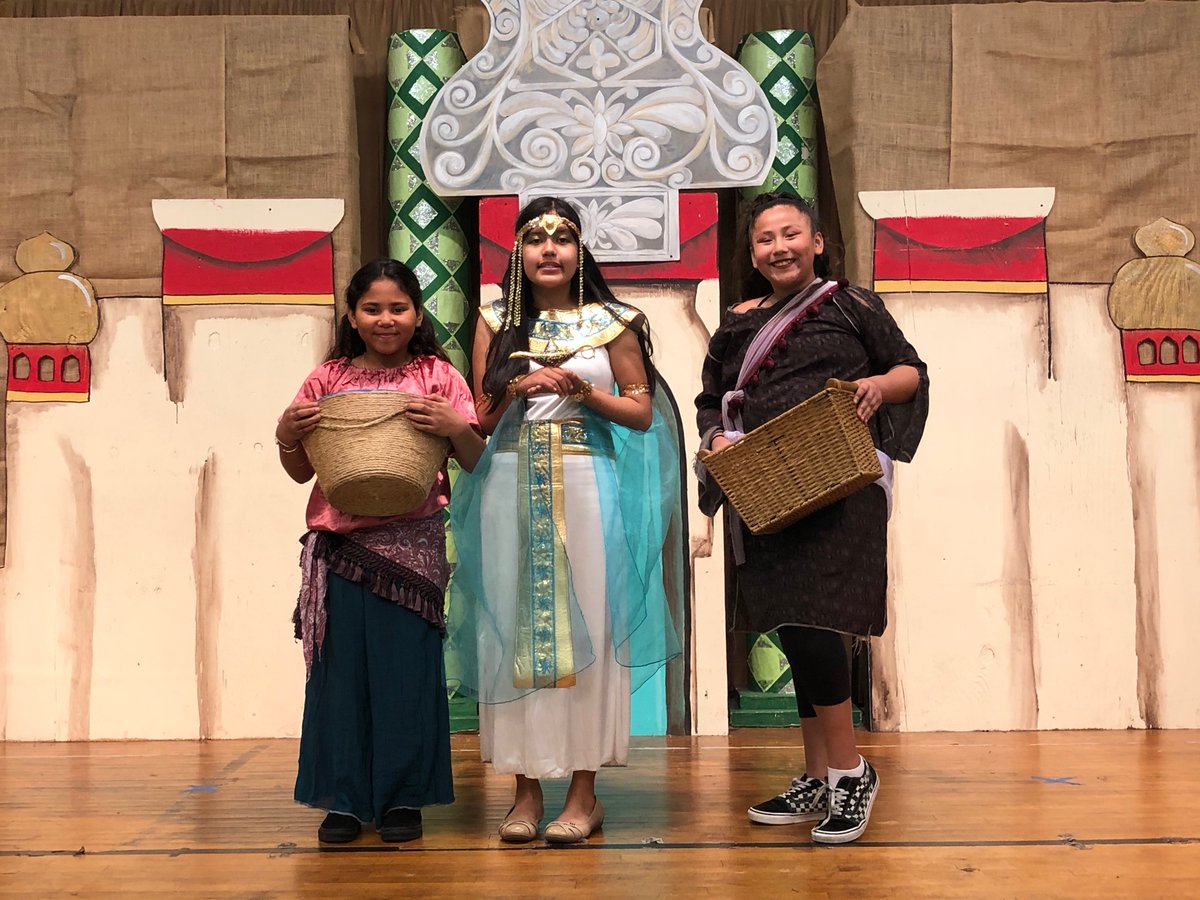 naida0958's tweet photo. Aladdin Show for other schools today ! https://t.co/XCoXUWCsVv