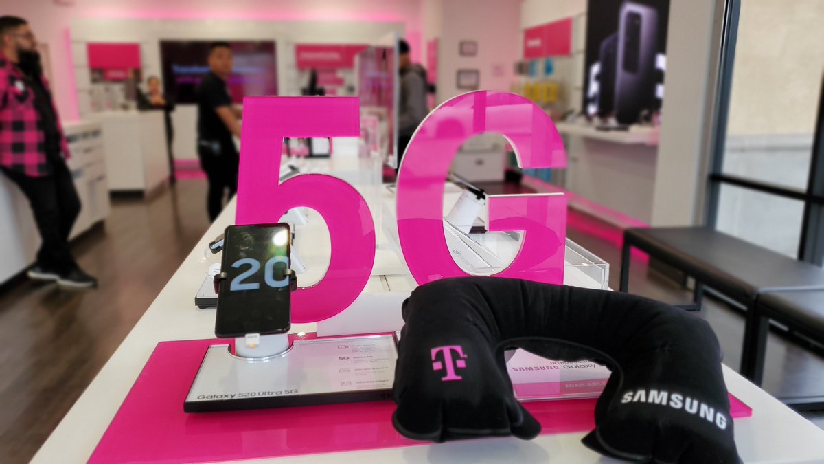 RitmoLatinoTmo's tweet image. It's #TMobileTuesdays time! While you stop by your local @TMobile store to grab your neck pillow, ask a helpful #MobileExpert about our nation wide #5G on the #Samsung #GalaxyS20!