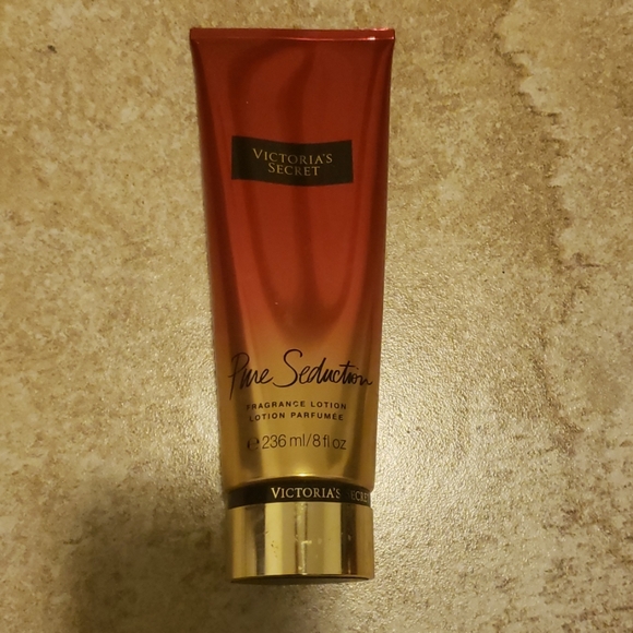 So good I had to share! Check out all the items I'm loving on @Poshmarkapp #poshmark #fashion #style<a href="/tag/fashion"class="tags"><span>#fashion</span></a><a href="/tag/shopmycloset"class="tags"><span>#shopmycloset</span></a><a href="/tag/style"class="tags"><span>#style</span></a><a href="/tag/victoriassecret"class="tags"><span>#victoriassecret</span></a>