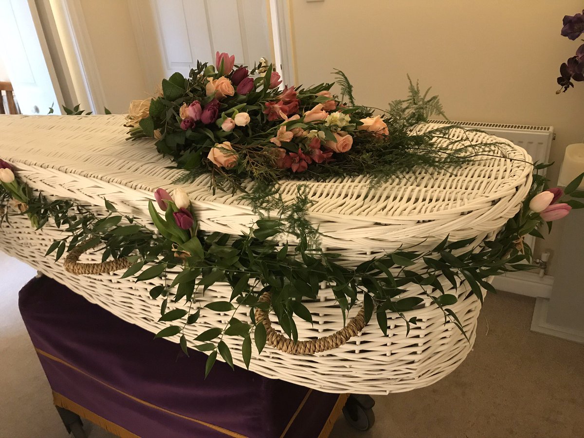 LouisePritcha71's tweet photo. When your asked to dress the wicker casket and supply flower tributes to a loved one #feelinghonoured https://t.co/mi6ZVuHVLt