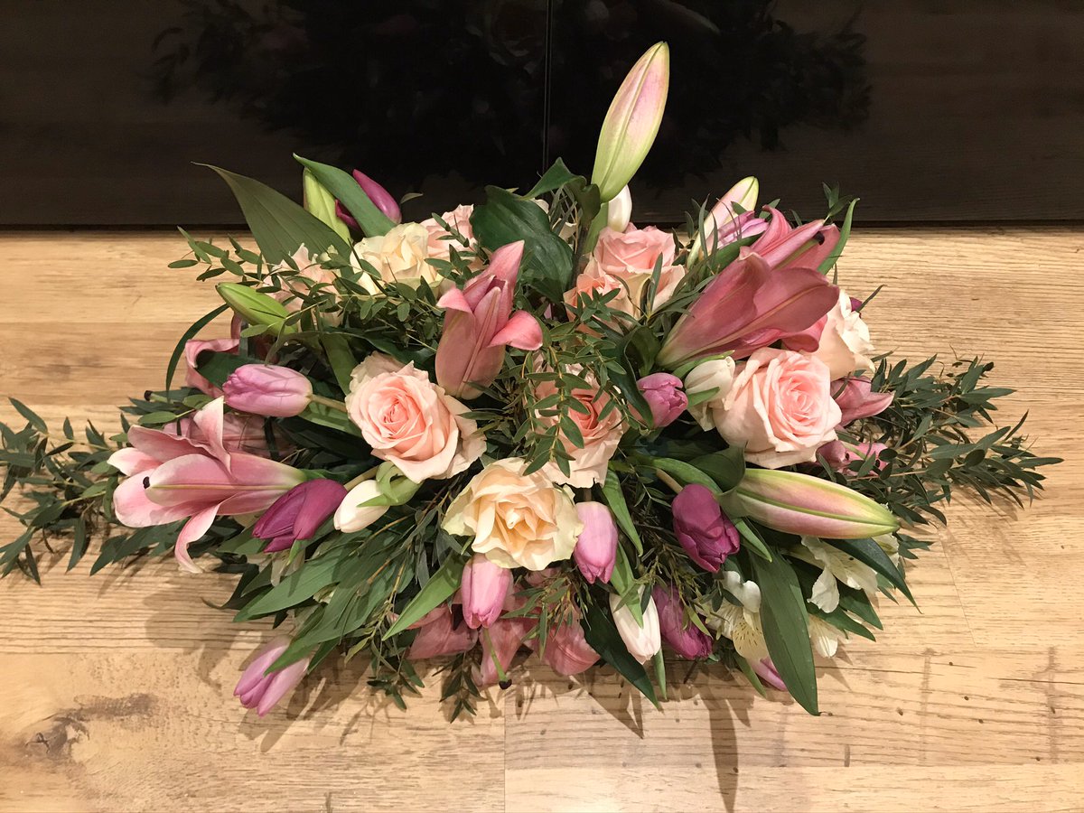 LouisePritcha71's tweet photo. When your asked to dress the wicker casket and supply flower tributes to a loved one #feelinghonoured https://t.co/mi6ZVuHVLt