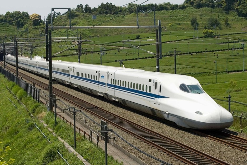Sub-Saharan Africa's 1st high-speed rail to connect Zambia's Copperbelt with Harare, Zimbabwe and Mozambique's port at Beira. US$11billion project to be built by US firm Railnet Int, which signed deal with Lusaka this week. Construction begins in January. taarifa.rw/us-to-link-zam…