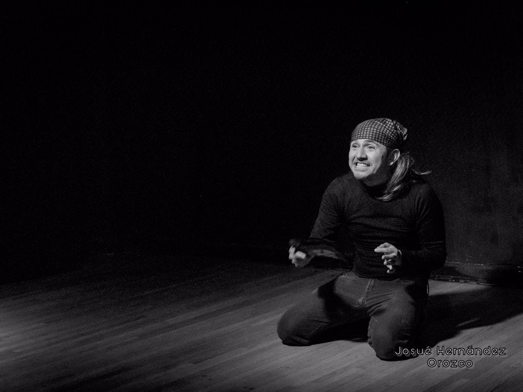OtrasBatallas's tweet photo. LAS OTRAS BATALLAS / Cada persona que ves, está luchando una batalla de la que tú no sabes nada .
.
Funciones Lunes 16, 23 y 30 de marzo 9 pm Foro Juana Cata .
.
#lasotrasbatallas #juanacata #teatro #teatroindependiente #teatrointimo #indigoteatro #yoapoyoelteatro #vamosalteatro https://t.co/1zEypXDFYv