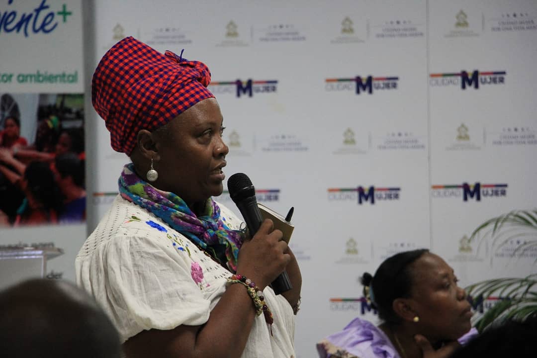 sernaHN's tweet photo. #MiAmbiente presentó el plan de acción del proyecto "Ciudad Mujer Verde" en el "Foro Honduras Es Mujer". El plan pretende crear conciencia ambiental y fomentar el emprendedurismo en las mujeres de las comunidades indígenas y afrohondureñas. https://t.co/bcIVTYJOIn
