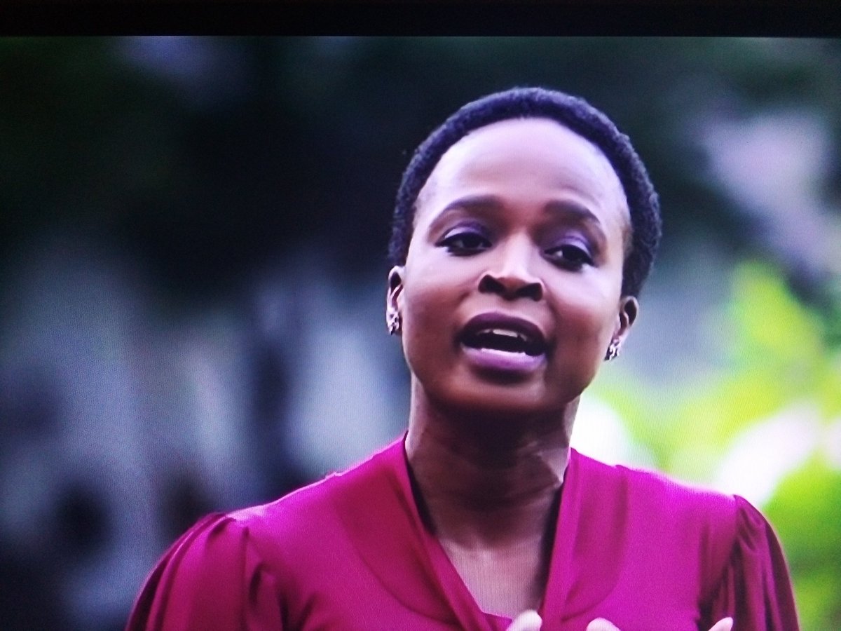 Diegochuene's tweet photo. Retweet if you respect her  #Mnakwethu https://t.co/p027cWGfxb