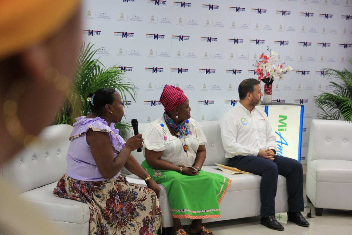 sernaHN's tweet photo. #MiAmbiente presentó el plan de acción del proyecto "Ciudad Mujer Verde" en el "Foro Honduras Es Mujer". El plan pretende crear conciencia ambiental y fomentar el emprendedurismo en las mujeres de las comunidades indígenas y afrohondureñas. https://t.co/bcIVTYJOIn
