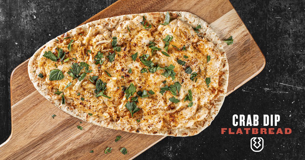 TheGreeneTurtle's tweet photo. The 🐢 has new flatbreads! Crab dip 🦀 or cheeseburger 🍔, topped with tour tangy Carolina Gold sauce, which one will you try? #greeneturtle #flatbread https://t.co/hESNrD3w9B