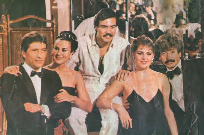 frantonyochoa2's tweet photo. Hoy #Cumpleaños La Gran CANTANTE Y ACTRIZ! @lupitadalessio Abrazote! #FotoRecuerdo Película #Mentiras @JuanFerrara_ @JORGEODEPINEDO #RafaelAMADOR #FlorPROCUNA @horadlanovela @isitaymeme @maxwoodside @mdiscuah @StellaFernndez9 @Altairpr @senora_tv @elsirfarandula @alejandrogalans https://t.co/k8RwAABzqe