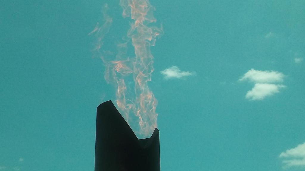 @pdvsaindustria6 @NicolasMaduro @MQuevedoF @maopf @hilda_cabeza_m @GermanMarquezgt @YessicaG_G @PDVSA @RojasErling @TineoPDVSA @MinPetroleoVE @dcabellor Ardiendo en llama sagrada. Así estamos Caracas no se rinde y vamos es pa encima con Nicolás