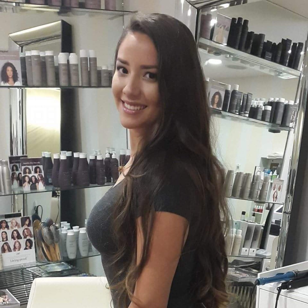 dbblowbar's tweet photo. When you look great, you feel great. By the time we're done, you'll be smiling from ear to ear. https://t.co/TtUGu1LEwq