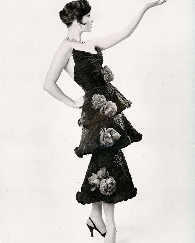 In 1954 Coco Chanel launched the suit as a sort of reaction to the New  Look  Chanel jacket Vintage fashion Chanel fashion