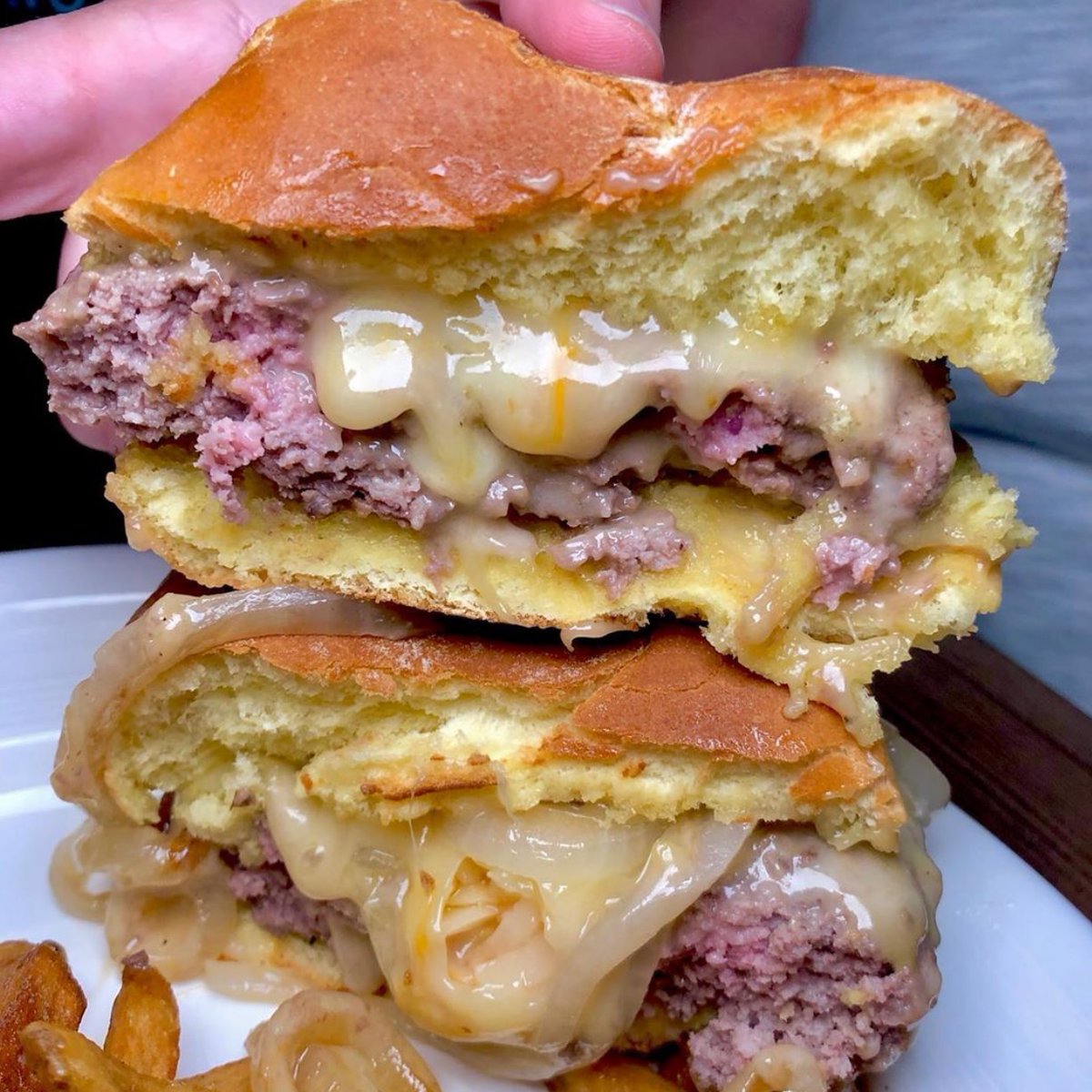 Join us today for $3 Select Pints + $3 off all of our Burgers. For a full listing of our menu:
hucksamericancraft.com
photo: @baltimorefoodscene

#HucksAmericanCraft #AmericanCuisine #HappyHour #Foodies #BaltimoreFoodies #Whiskey #Rye #SpecialtyCocktails #BrewersHill