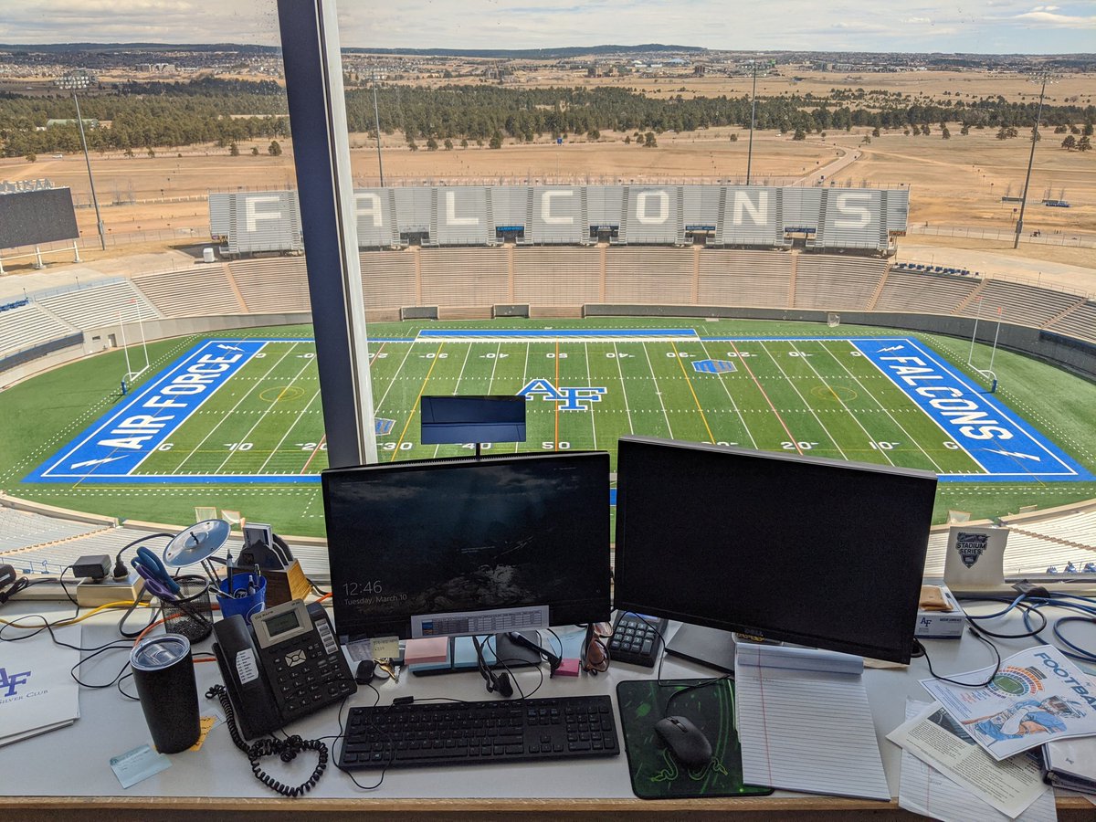 dustin1704's tweet photo. View from my desk
#USAFA #AF_Falcons #LetsFly ⚡ https://t.co/UZnbzYUrLR
